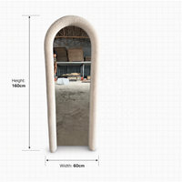 Miroir sur pied moderne en velours Teddy arqué, entièrement recouvert de flanelle Sherpa, pour la décoration de chambre à coucher