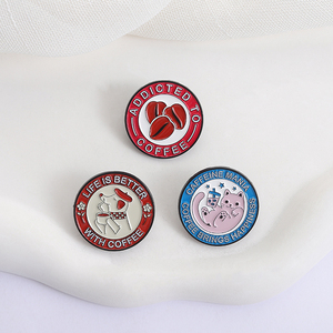 La vida es mejor con el Pin esmaltado de café Cafeína Mania El café trae felicidad Adicto al café Insignia Joyería Regalos para amigos - Product Image 3
