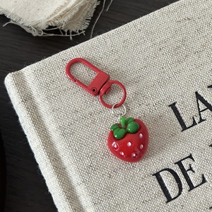 Porte-clés fraise en résine tendance, pendentif fruit mignon, rose doux et adorable, accessoires de sac pour couple et meilleurs amis, cadeaux - Product Image 6