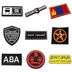 Étiquette en silicone personnalisée en PVC caoutchouc 3D durable, patch thermocollant adhésif en plastique avec logo pour vêtements - Product Image 1