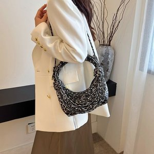 Nuevo estilo de moda para mujer, bolso Retro de nicho, bolso cruzado Popular de un solo hombro para Otoño e Invierno para damas - Product Image 5