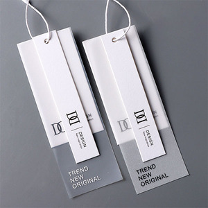 Etiquetas colgantes de papel ecológicas personalizadas para ropa con logotipos en relieve, etiquetas de cartón impresas y laminadas - Product Image 2