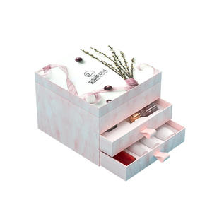 Calendrier de l'avent cosmétique personnalisé en matériaux recyclés écologiques, boîtes rigides pour produits de beauté - Poudre libre, fard à paupières, rouge à lèvres - Product Image 2
