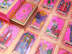 Jeu de cartes de tarot personnalisé en PVC holographique rose, étanche, pour des soirées à thème, des jeux éducatifs et amusants, des fêtes de pyjama, des rassemblements d'adolescents, des moments joyeux - Product Image 4