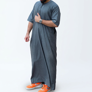 Túnica gris de manga corta para hombre, ropa islámica modesta, transpirable, cuello redondo, largo hasta el tobillo, jubba árabe - Product Image 3