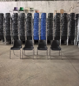 Chaise en plastique empilable moderne et durable avec cadre chromé pour salle de classe, formation, école, église, bureau, événement, salle à manger, concert, usage commercial - Product Image 3