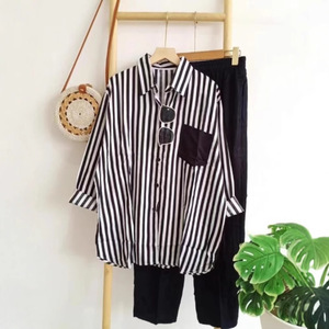 Completi Sportivi da Donna in Due Pezzi Personalizzabili con Logo o Stile, Taglie Forti, Camicia a Righe a Maniche Lunghe e Pantaloni Lunghi - Product Image 5