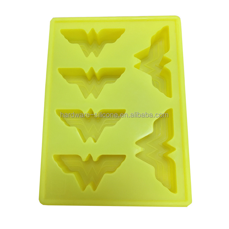 femme merveille jaune