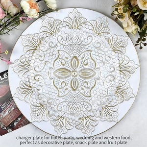 <span class=keywords><strong>Sottopiatti</strong></span> in Plastica Opaca Dorata con Motivo Floreale per Decorazione Tavola Matrimoni Hotel Feste - Product Image 2