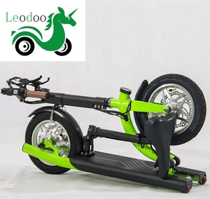 Scooter électrique à deux roues à grande vitesse avec puissant moteur sans balais Batterie 10ah Frein à disque avant Portée de 65km par charge