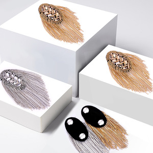 Nouveau Design Strass Clouté Insigne Vêtements Vêtement Accessoires De Luxe Gland Strass Insigne D'épaule - Product Image 3