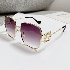 Gafas de sol cuadradas de montura grande con diseño de mariposa, protección UV400, estilo hueco, de alta gama, a la moda, para mujer - Product Image 2