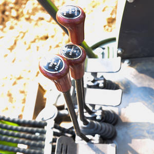 Mini-excavatrice sur chenilles hydraulique de 0,9 tonne, moteur Koop Euro5, pompe haute efficacité pour travaux de jardinage, d'agriculture et de construction - Product Image 3