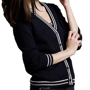 Cardigan en tricot 100 % coton pour <span class=keywords><strong>femme</strong></span>, personnalisé, col en V, boutonné, maille torsadée, haute qualité 12GG, collection Printemps-Automne, OEM, vente en gros - Product Image 2