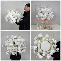 Boule de fleurs artificielles personnalisée, grande taille (55 cm de haut), romantique, blanche, crème, ivoire, pour mariage, Saint-Valentin, décoration de centre de table