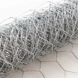 Rouleau de grillage hexagonal en fil de fer galvanisé recouvert de PVC antirouille pour clôture de poulailler/élevage, jardin, verger, enclos pour lapins/animaux de compagnie JoyLink - Product Image 4