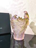 Vase en verre cristal givré de luxe avec relief de perroquet sur branche, dégradé rose, style Art Déco, centre de table pour la décoration intérieure