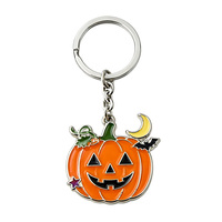 Porte-clés émaillé personnalisé pour Halloween, design citrouille souriante et chapeau de sorcière, plaqué or, vente en gros OEM, fabricant direct de porte-clés en vrac