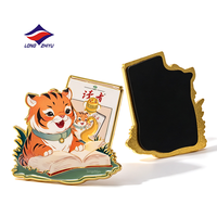 Aimants de réfrigérateur légers en alliage de zinc, émail souple, motif dessin animé, personnalisables, vente en gros, usine Longzhiyu, 20 ans d'expérience, mini souvenirs métalliques personnalisés