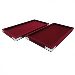 ถาดใส่เครื่องประดับกำมะหยี่สีแดงเลือดหมู ดีไซน์ทันสมัยอเนกประสงค์ ขนาด 15x12 นิ้ว สำหรับจัดแสดงต่างหู สร้อยคอ กำไลข้อมือ แหวน ลูกปัด - Product Image 1