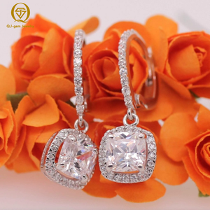 Pendientes Colgantes Halo de Diseño Clásico, Platino, Corte Cojín, Diamante Cultivado en Laboratorio, Color D, Claridad VVS, Certificado IGI, Personalizado para Regalo - Product Image 1
