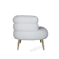 Chaise de loisir nordique moderne en tissu avec pieds en métal doré pour appartement, salon, chambre à coucher, hôtel. Production OEM disponible.