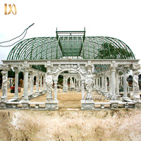 Gazebo en marbre blanc sculpté à la main, colonne romaine, pavillon en pierre avec dôme métallique pour jardin de villa