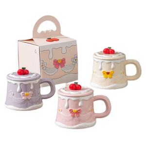 Tasse en céramique de haute beauté faite à la main de style américain avec couvercle joli coffret cadeau personnalisé - Product Image 5