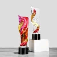 Trophée de cristal de plume de résine haut de gamme Prix des employés en cristal coloré pour les ventes commémoratives Souvenir de Noël gravé