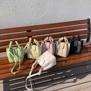 oem fabrik litchi druck einfache modische handtaschen damen handtaschen 2024 kleine schaufeltaschen frauen großhandel crossbody-tasche
