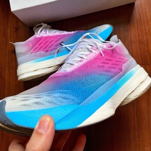 Zapatos Deportivos Casuales Unisex de Alta Calidad Cloud 5 Transpirables Ultraligeros con Aumento de Altura Resistentes al Desgaste de Caña Baja para Correr al Aire Libre - Product Image 4