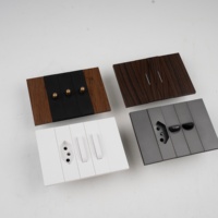 KLASS 118 Tipo Estándar Estadounidense, Enchufe Eléctrico de Doble Polo de Lujo, Acabado Mate, Panel de Dos Tonos, USB C, para Proyectos Comerciales y de Oficina