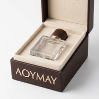 Boîte cadeau de luxe en cuir matelassé pour parfum, emballage personnalisé avec logo, design rigide bordeaux, accents dorés, emballage de parfum haut de gamme