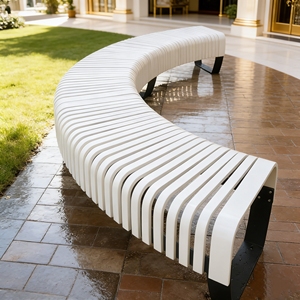 Banc d'extérieur Y868 en bois massif, grande assise courbée pour plusieurs personnes, idéal pour les entrées de bâtiments, les espaces publics et les sièges d'attente. - Product Image 3
