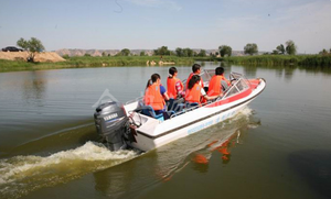Yate Deportivo <span class=keywords><strong>de</strong></span> Fibra <span class=keywords><strong>de</strong></span> Vidrio para 8 Pasajeros con Motor Fuera <span class=keywords><strong>de</strong></span> Borda <span class=keywords><strong>de</strong></span> <span class=keywords><strong>Gasolina</strong></span> y Control Remoto para Pesca y Turismo - Product Image 4