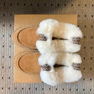 Botas de Nieve de Invierno de Lujo, Ligeras, de Alta Calidad, Diseño de Piel de Oveja, Botas Cortas con Estilo Robusto para Caminar - Product Image 3