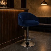 Chaise de comptoir pivotante en velours bleu marine, hauteur réglable, dossier cannelé, design tubulaire, finition chrome noir, pour bar à domicile et salle à manger