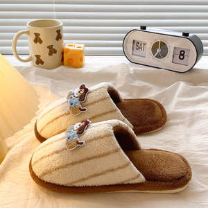 Zapatillas de lana con suela gruesa antideslizante para invierno y otoño, adecuadas para uso en interiores y exteriores, estilo pantuflas de algodón para el hogar. - Product Image 4