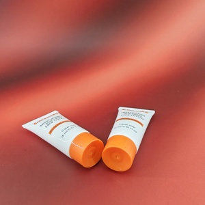 Lotion hydratante et apaisante pour le visage COSDIA, format voyage 15 ml, tube blanc avec bouchon à vis orange, emballage cosmétique en plastique - Product Image 1
