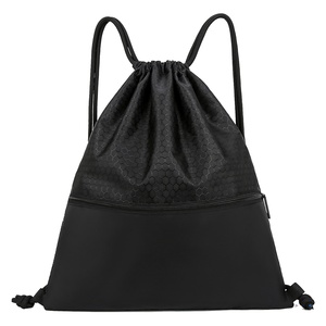 Sac à dos Offre Spéciale avec logo personnalisé Sac à cordon en polyester imperméable recyclé avec poche zippée - Product Image 2