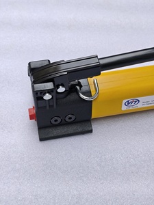 Kit de Bomba Hidráulica Manual Equivalente a Enerpac VP-142 para Herramientas Hidráulicas, Incluye Mangueras Hidráulicas y Manómetro - Product Image 2