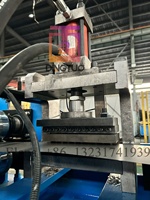 Machine de fabrication de panneaux de toiture en métal à joint de chevauchement à haute productivité avec moteur et pompe à vendre