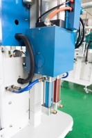 Machine de pulvérisation de polyurée à portée de ligne de 120 m, résistante aux produits chimiques, pour revêtement de cuve de trempage à l'acide et de mur de bassin, en stock aux États-Unis, prête à être expédiée