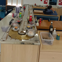 Sistem Konveyor Restoran Sushi dan Hot Pot Kecil Berbahan Baja Anti Karat Pintar dengan Kecepatan yang Dapat Disesuaikan, Tahan Api/Panas