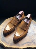 Mocassins Cie ML29 faits main en cuir pleine fleur avec semelle extérieure en cuir et dessus en cuir de veau peint à la main