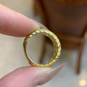 แหวนทองคำเวนชี 18K ชุบเงินแท้ S925 สไตล์อิตาเลียนย้อนยุค งานฝีมือขัดเงา ประดับเพชรทรงปรินเซสคัท ผ้าไหม - Product Image 5