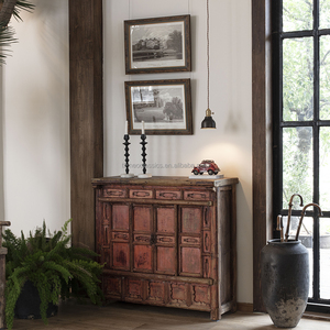 Comodino e Mobile in Stile Cinese Tradizionale Vintage <span class=keywords><strong>con</strong></span> Laccatura Rossa Invecchiata, Fatto a Mano per Case d'Ospitalità in Stile Wabi-Sabi - Product Image 2