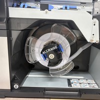 Imprimante d'étiquettes numérique jet d'encre multicolore haute vitesse à prix d'usine, machine de découpe d'étiquettes numériques CMYK à encre pigmentée rouleau à rouleau