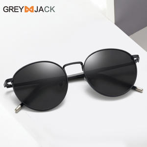 Gafas de Sol Redondas Greyjack, Montura Negra, Lentes TAC, Protección UV400, Diseño Unisex de Montura Completa - Product Image 3