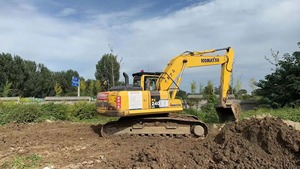 Miniexcavadora Usada Komatsu PC240 de 24 Toneladas con Válvulas Hidráulicas Kawasaki, Bomba de Engranajes, Motor y Componentes - Product Image 4